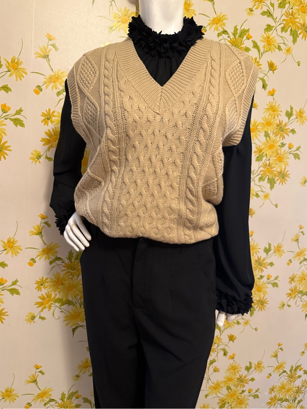 V neck long line knitted vest size M - Picture 4 of 12